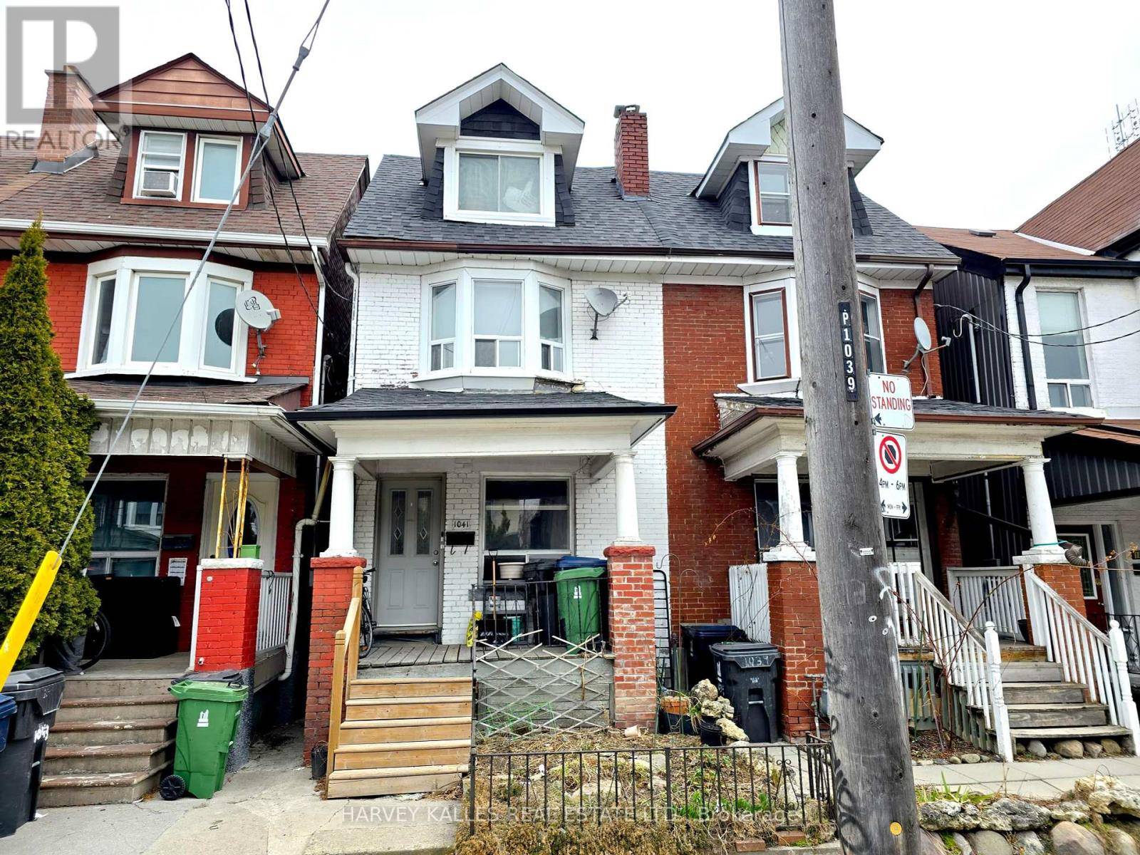 Toronto (dovercourt-wallace Emerson-junction), ON M6G3V9,1041 OSSINGTON AVENUE