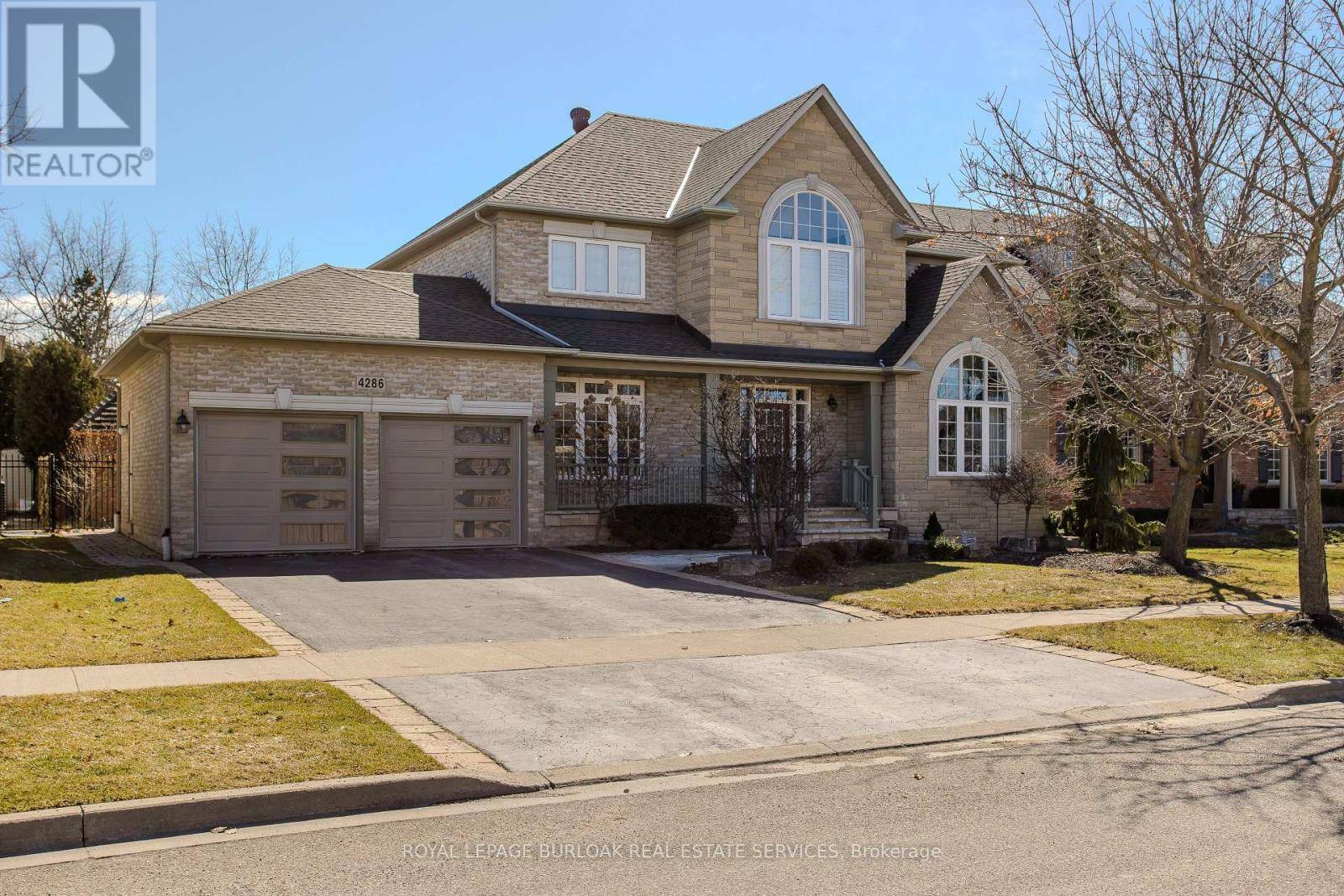 Burlington (rose), ON L7M4X1,4286 CLUBVIEW DRIVE