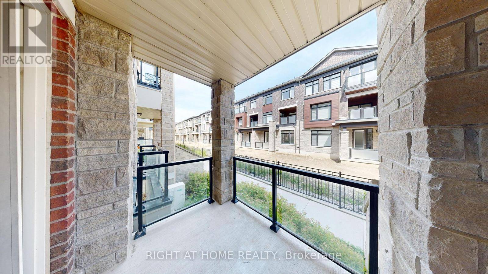 Brampton (northwest Brampton), ON L7A4S6,200 Veterans DR #45