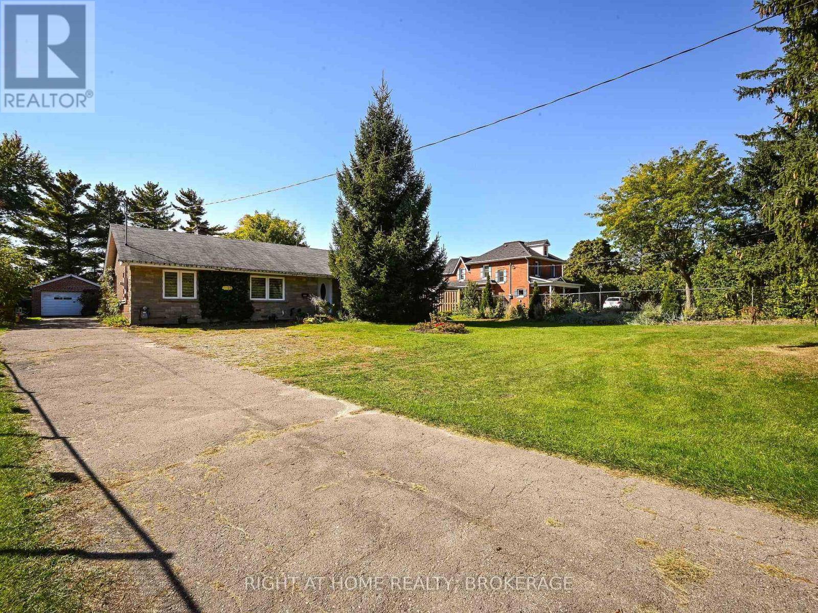 Mississauga (clarkson), ON L5J2V3,914 CLARKSON ROAD S