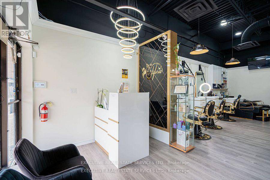 Mississauga (creditview), ON L5B3A4,592 RATHBURN RD West #3