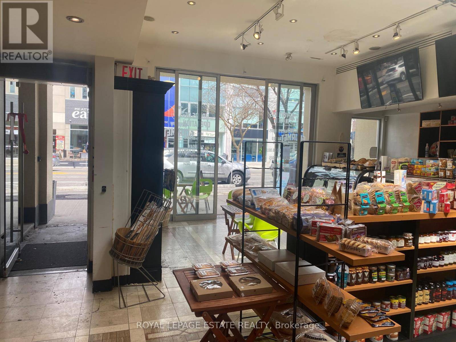 Toronto (high Park-swansea), ON M6S1P1,2277 BLOOR STREET W