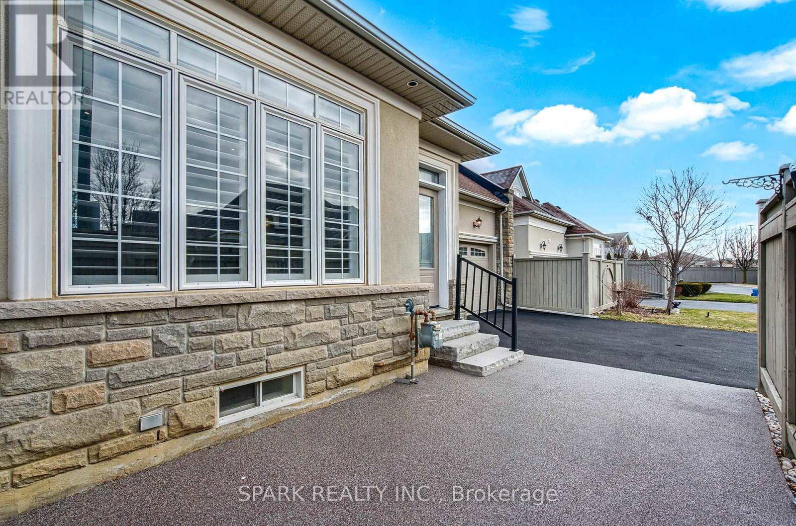 Halton Hills (georgetown), ON L7G0B9,38 GARRISON SQUARE