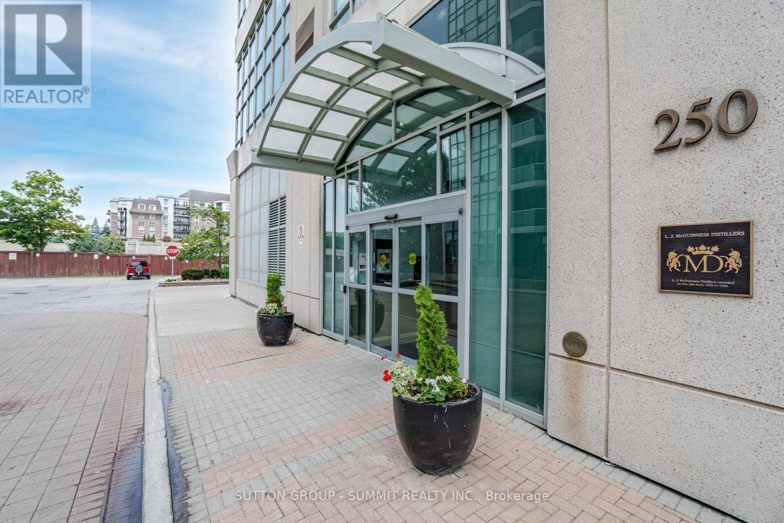 Toronto (mimico), ON M8Y4G8,250 MANITOBA ST #709