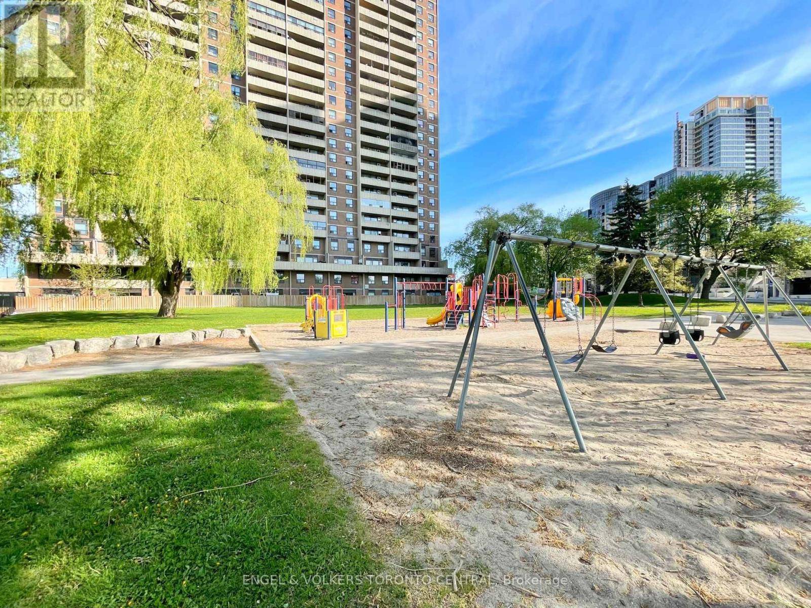 Toronto (humbermede), ON M9M2X3,3390 Weston RD #1003