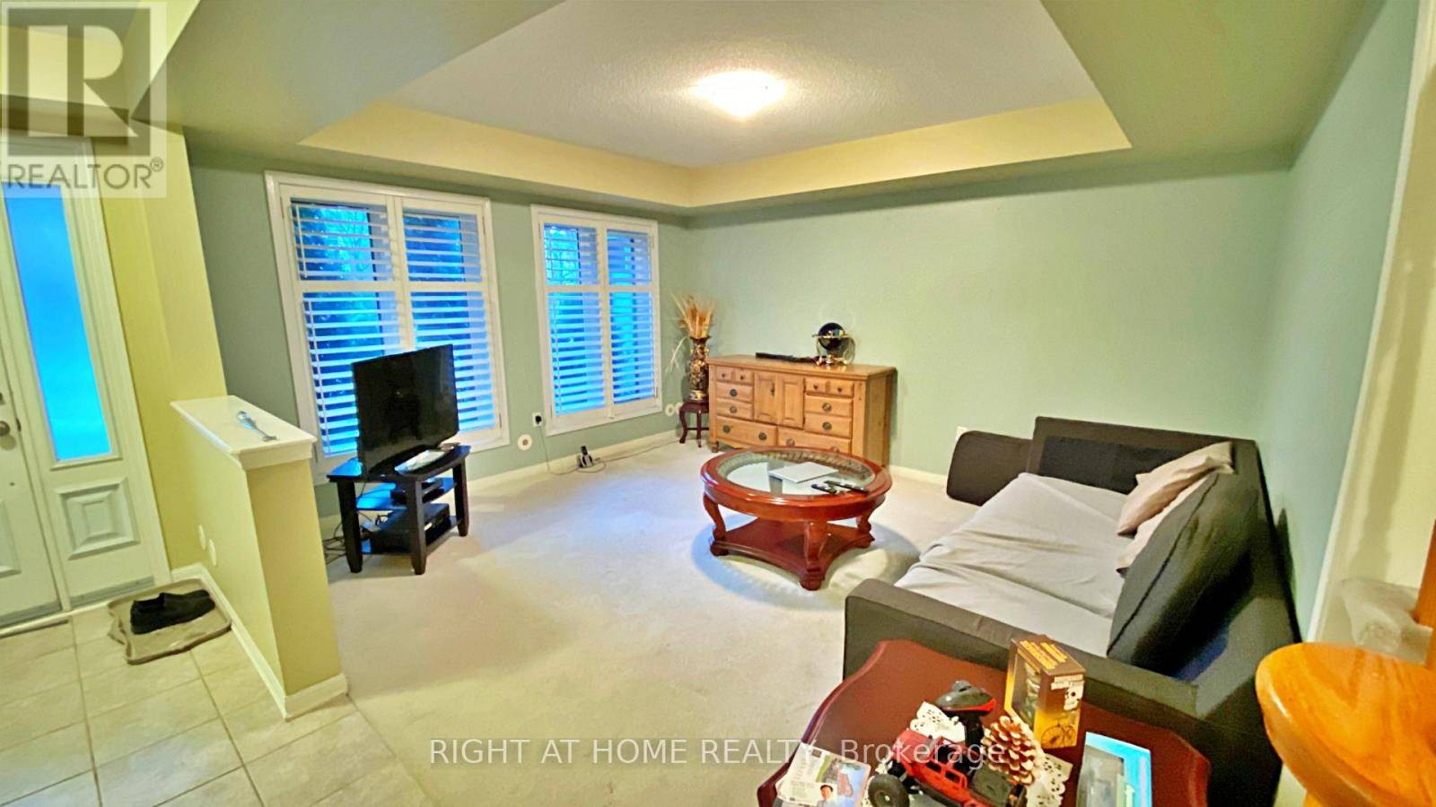 Milton (co Coates), ON L9T0G2,664 HOLLY AVENUE