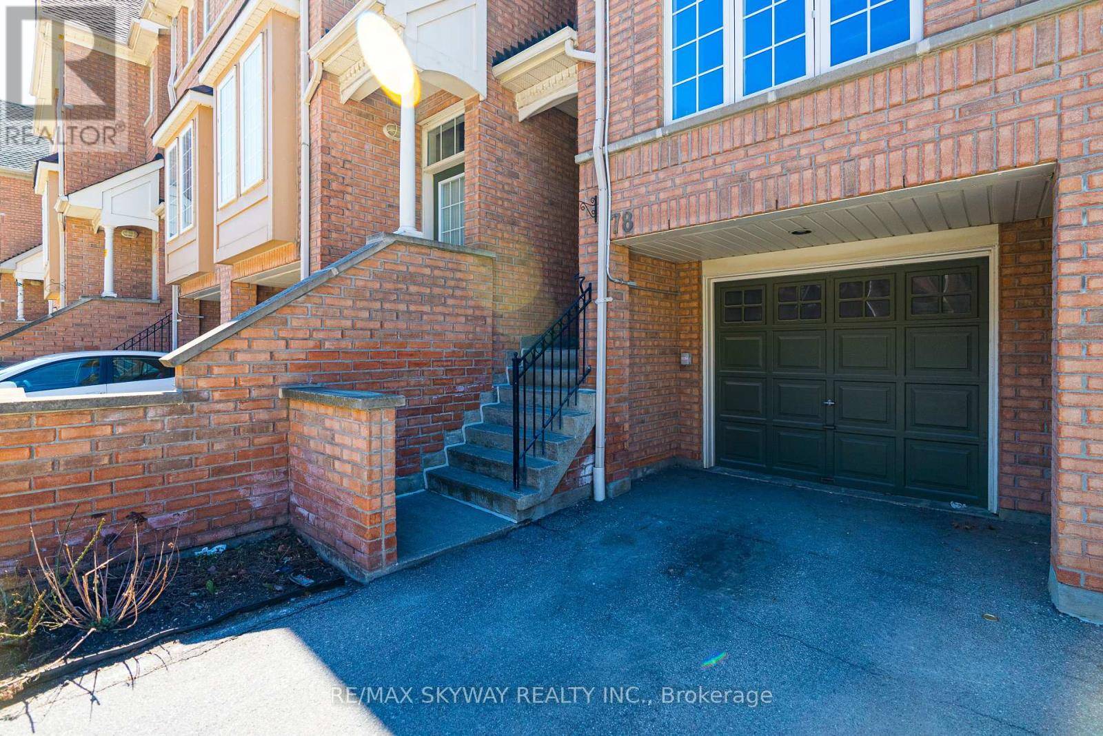 Mississauga (hurontario), ON L5R4E7,50 Strathaven DR #78