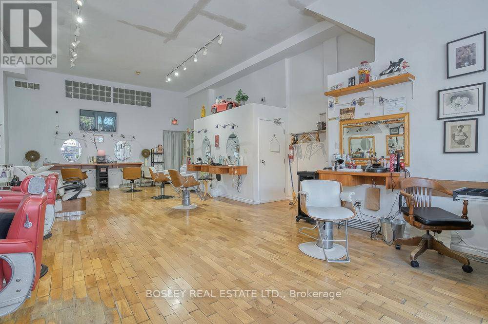 Toronto (junction Area), ON M6P1Z1,2909 DUNDAS STREET W