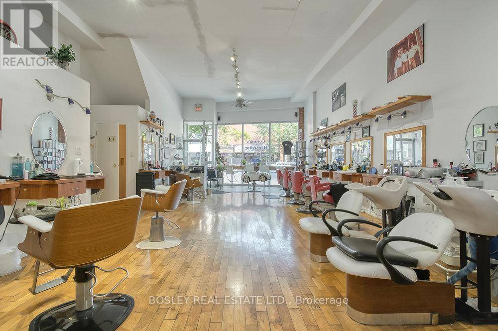 Toronto (junction Area), ON M6P1Z1,2909 DUNDAS STREET W