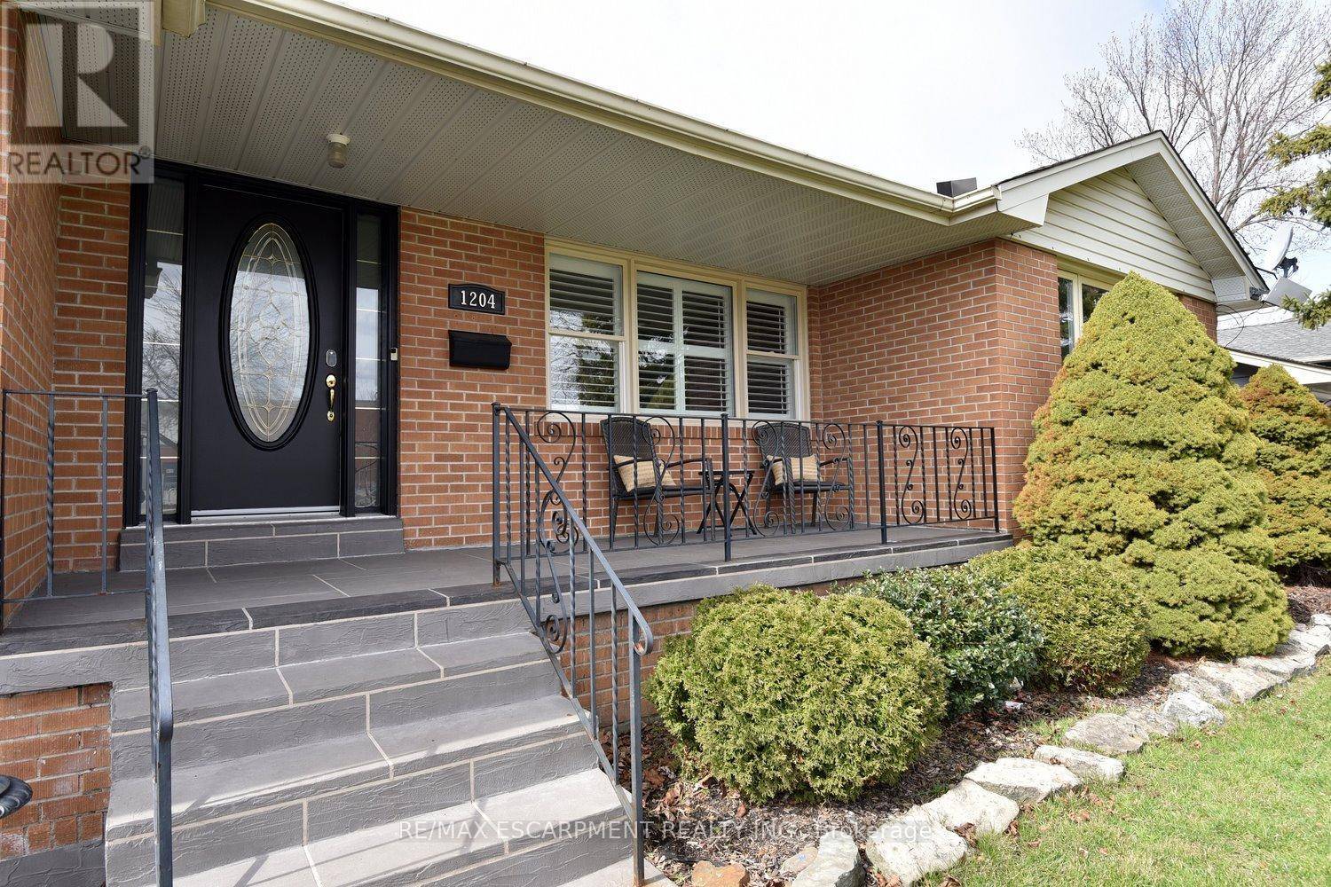 Burlington (mountainside), ON L7P2N5,1204 TAVISTOCK DRIVE