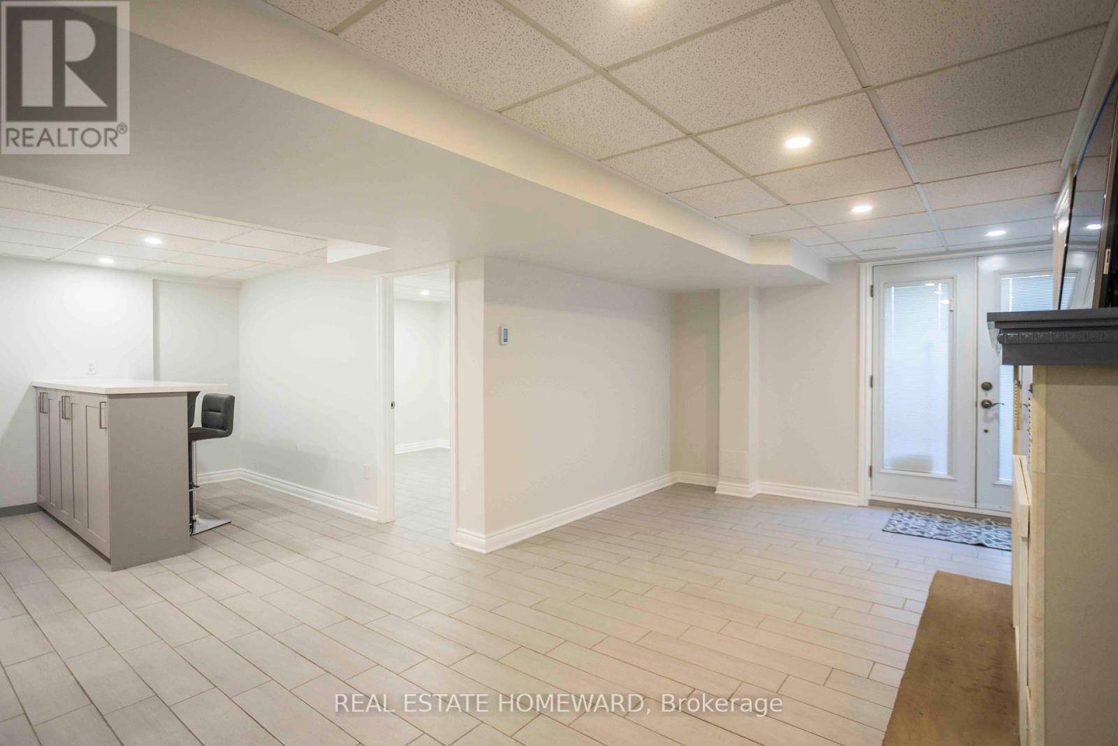 Toronto (rockcliffe-smythe), ON M6N2P9,52 Cynthia RD #Lower