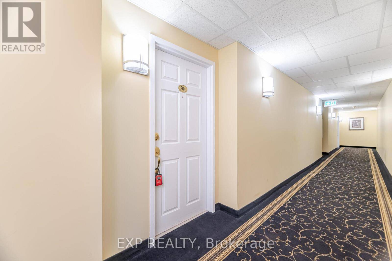 Burlington (bayview), ON L7T4K8,216 Plains RD West #A304