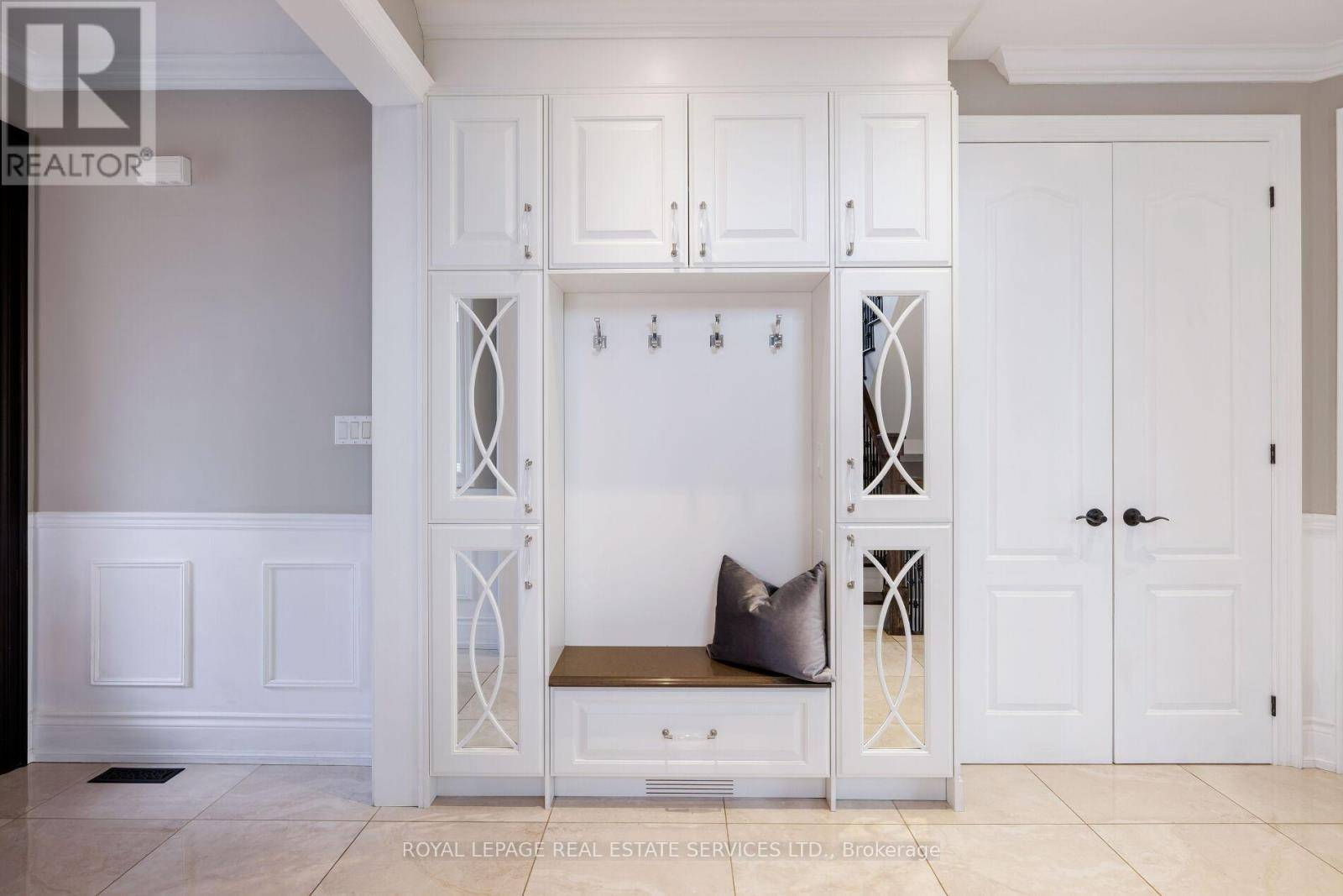Oakville (wm Westmount), ON L6M5B5,2225 GLAZEBROOK CIRCLE