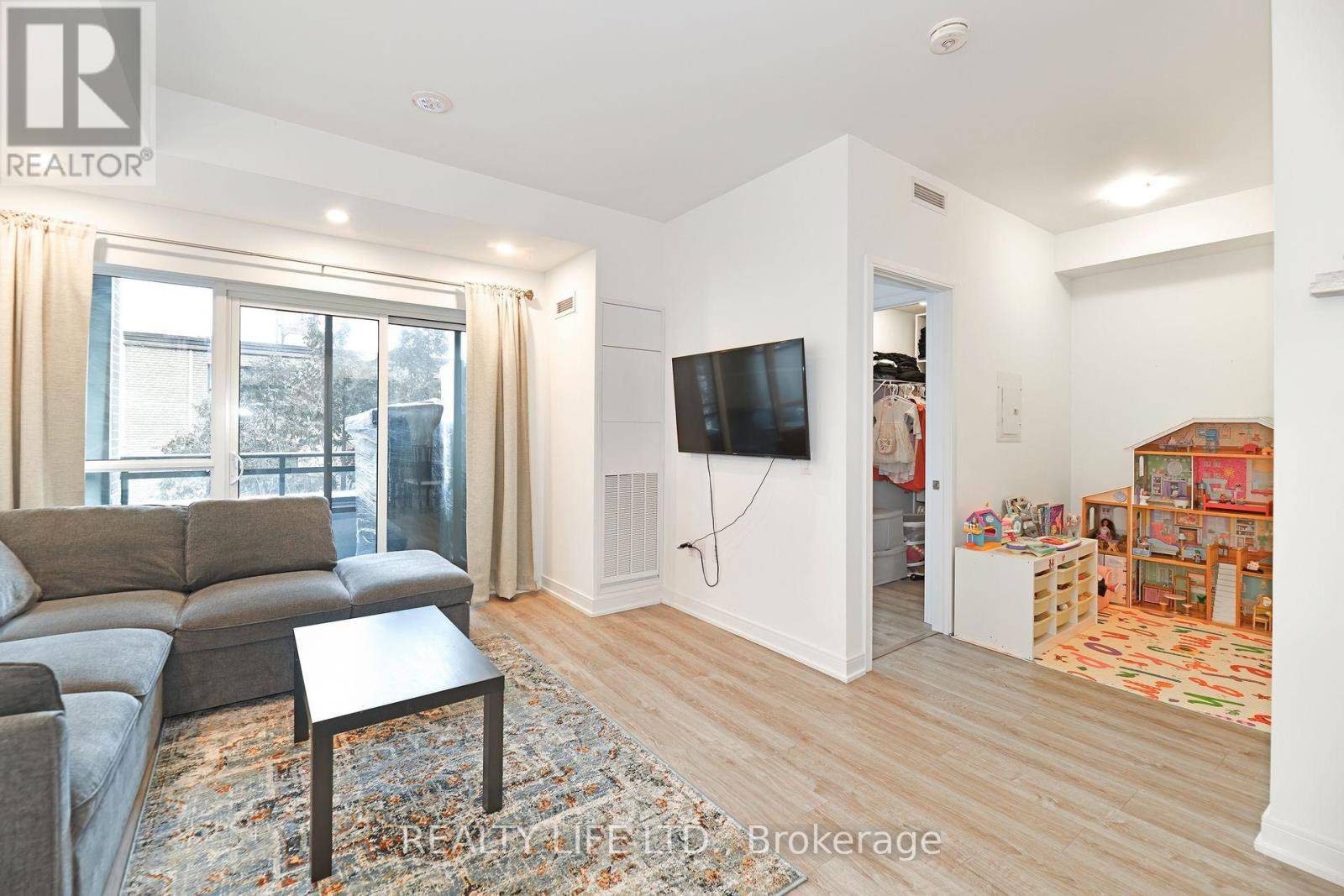 Toronto (stonegate-queensway), ON M8Y0C4,25 Neighbourhood LN #310