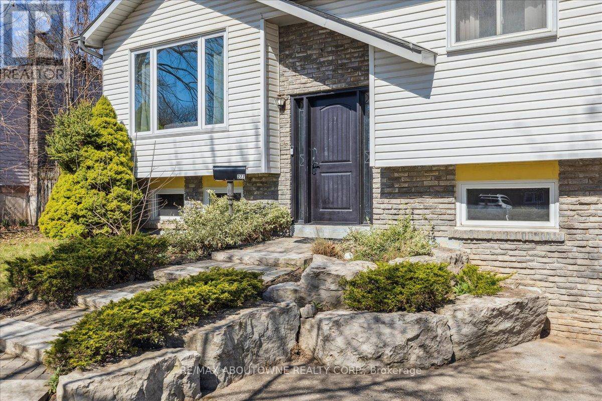 Burlington (brant Hills), ON L7P3B9,2430 CAVENDISH DRIVE