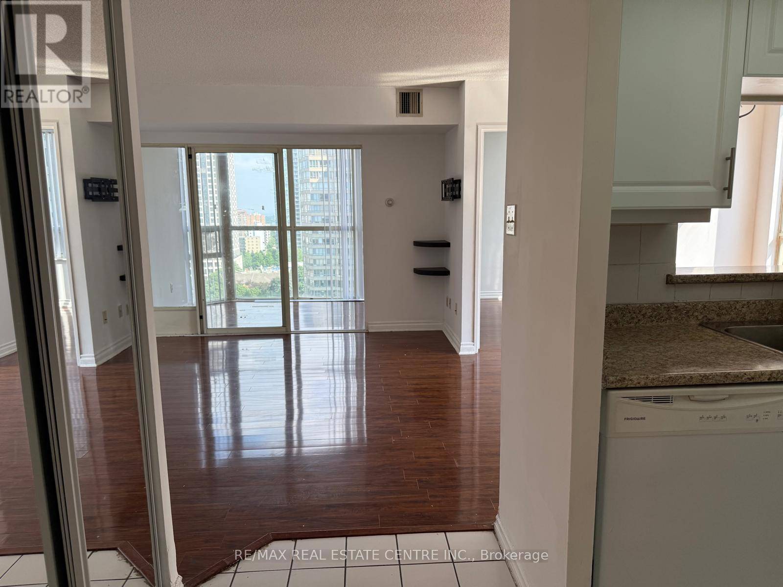 Mississauga (city Centre), ON L5B3Y7,265 Enfield PL #1403