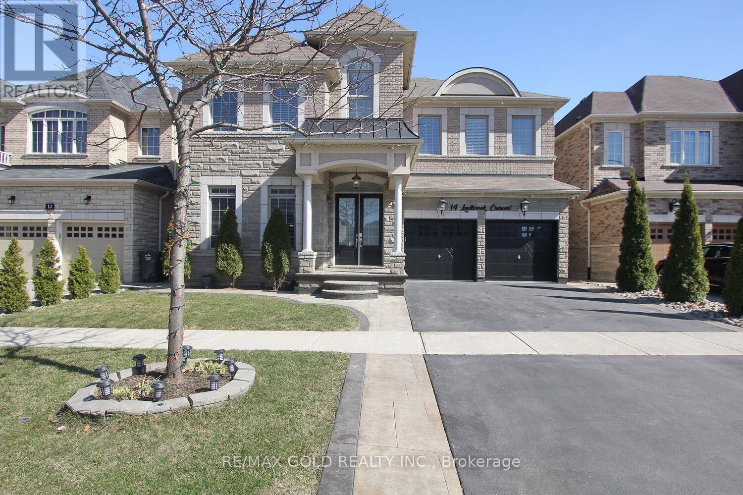 Brampton (credit Valley), ON L6X5H6,14 LADBROOK CRESCENT