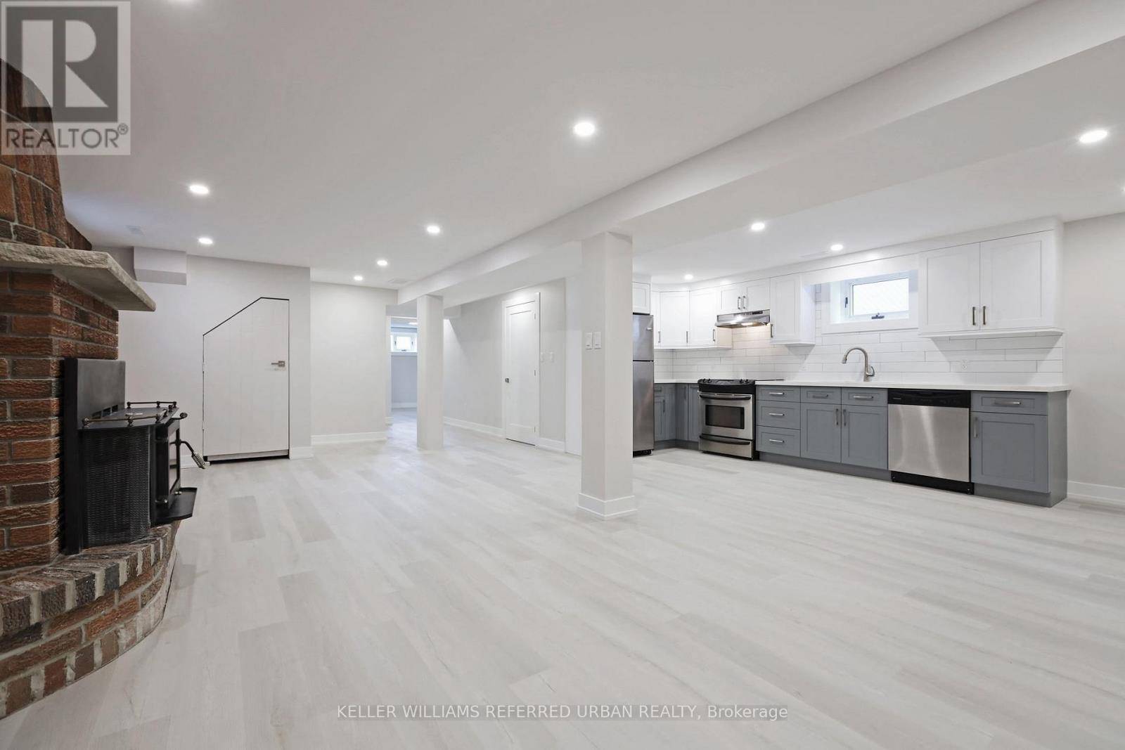Toronto (york University Heights), ON M3J1H6,10 Dundee DR #Bsmt