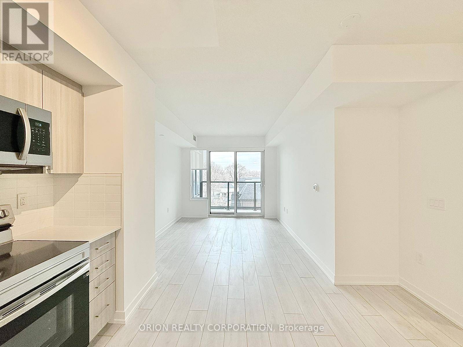 Toronto (yorkdale-glen Park), ON M6B0B1,556 Marlee AVE #429