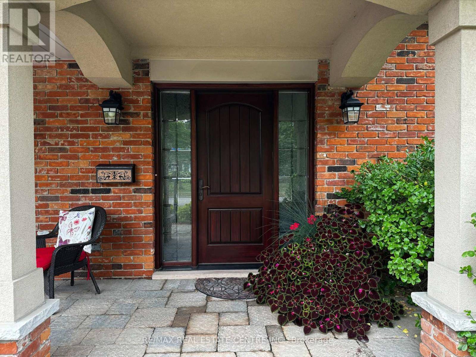 Oakville (fd Ford), ON L6J2N4,2162 DEVON ROAD