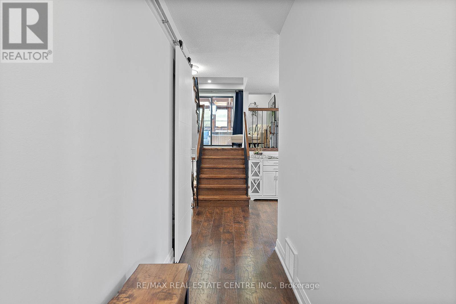 Brampton (madoc), ON L6V3V6,82 SIMMONS BOULEVARD