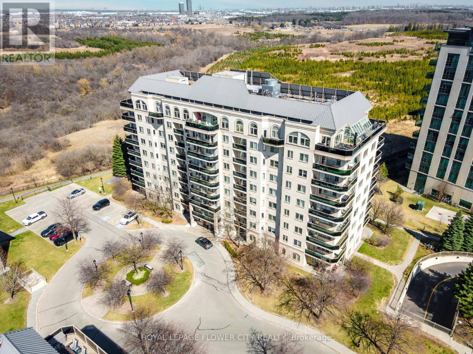 Brampton (gore Industrial North), ON L6P1B9,10 Dayspring CIR #701