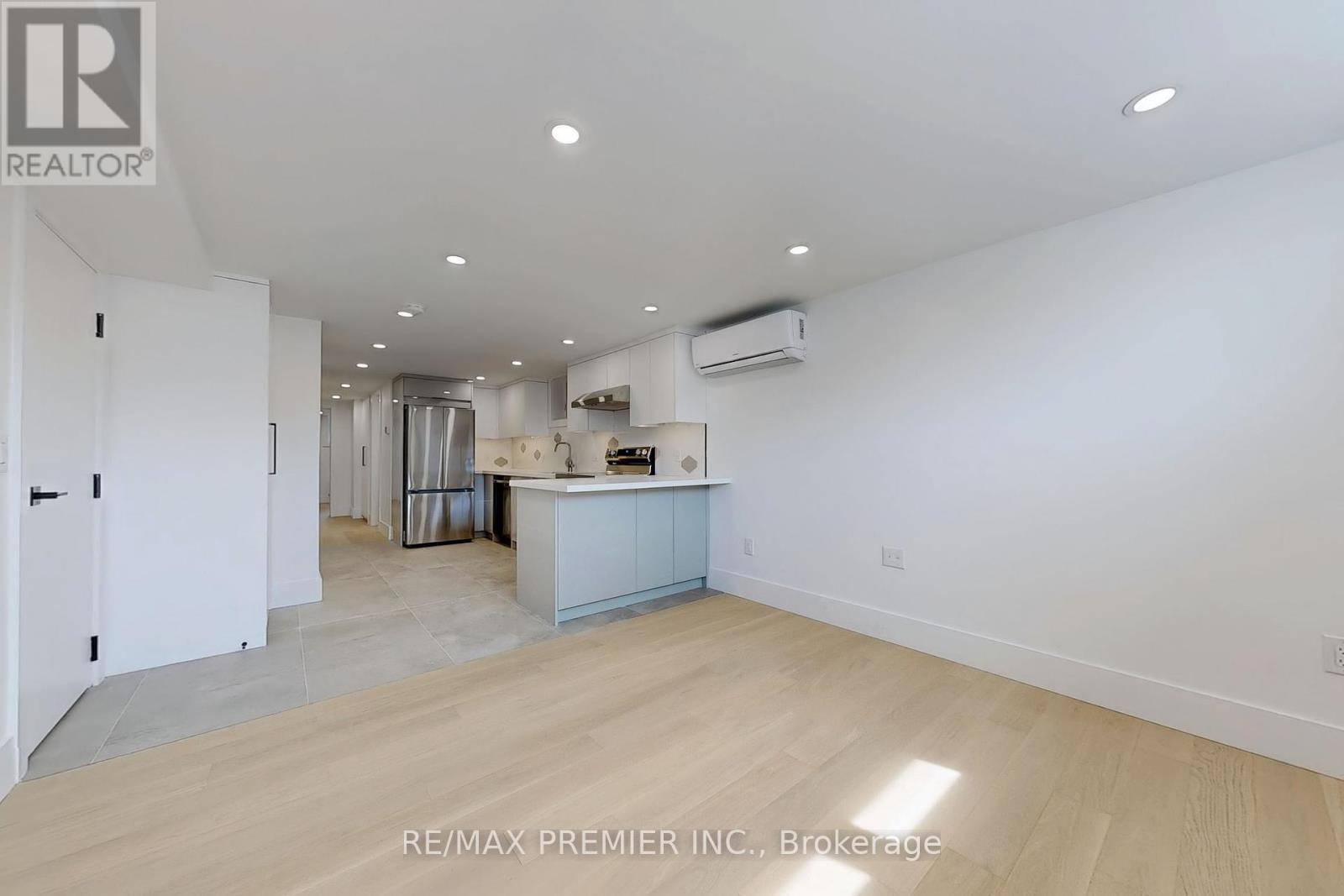 Toronto (rockcliffe-smythe), ON M6N2S9,148 Lambton AVE #Basement