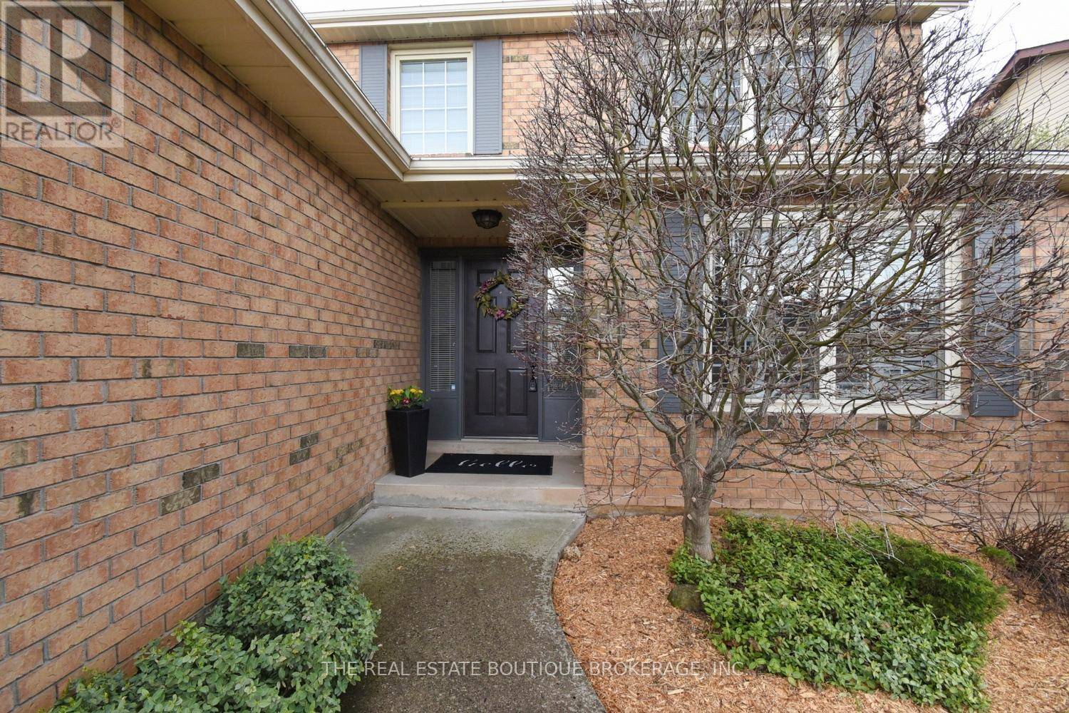 Burlington (headon), ON L7M2V3,3219 HAZELWOOD AVENUE