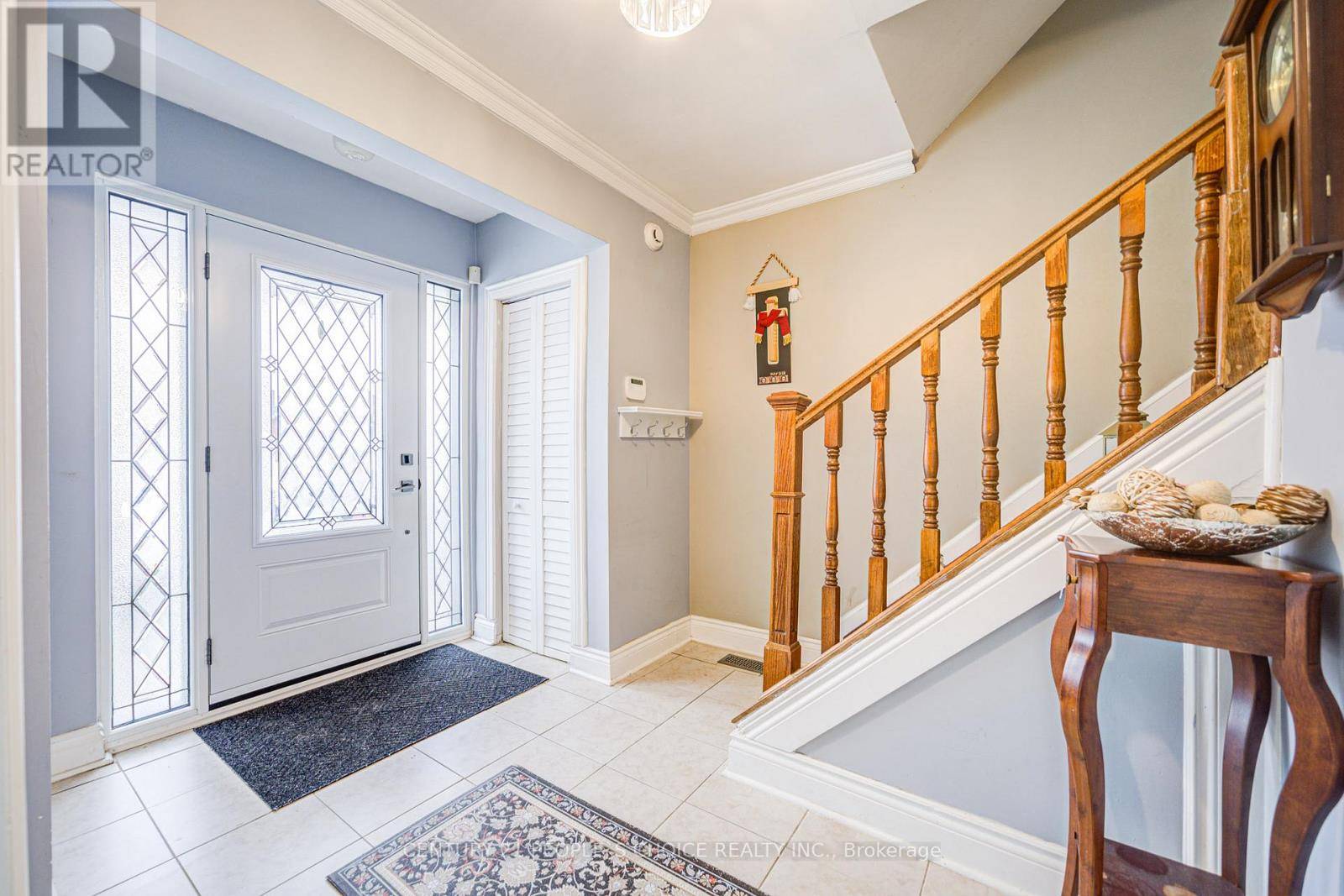 Toronto (thistletown-beaumonde Heights), ON M9V1M9,10 LAKELAND DRIVE
