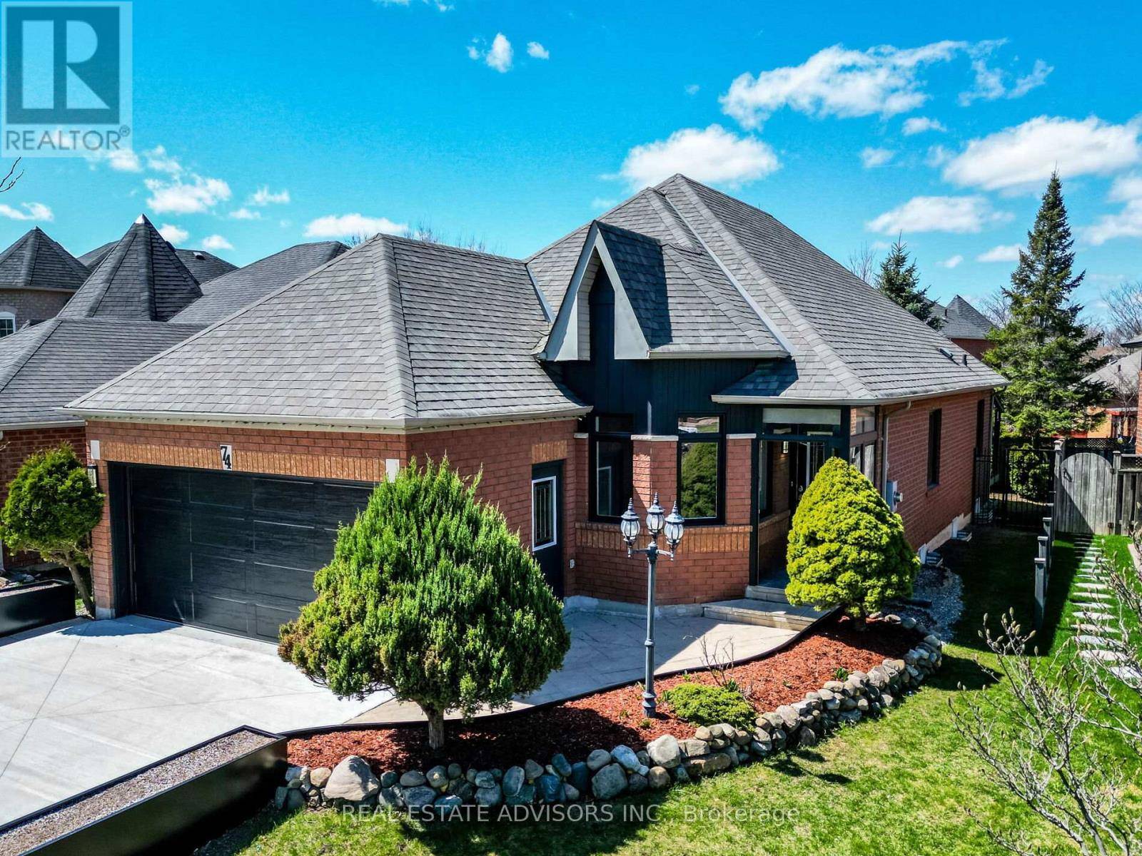 Caledon, ON L7C1C5,74 PINEBROOK CIRCLE