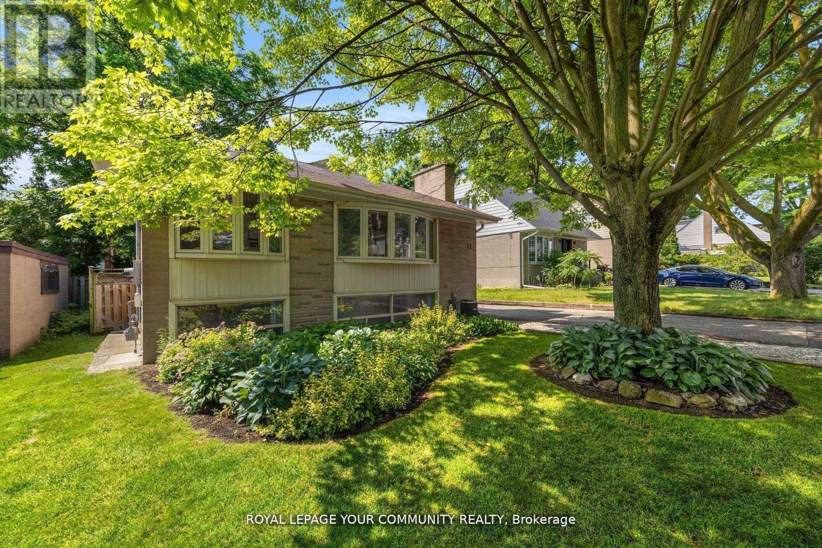 Toronto (kingsview Village-the Westway), ON M9P2N9,11 BRAYWIN DRIVE