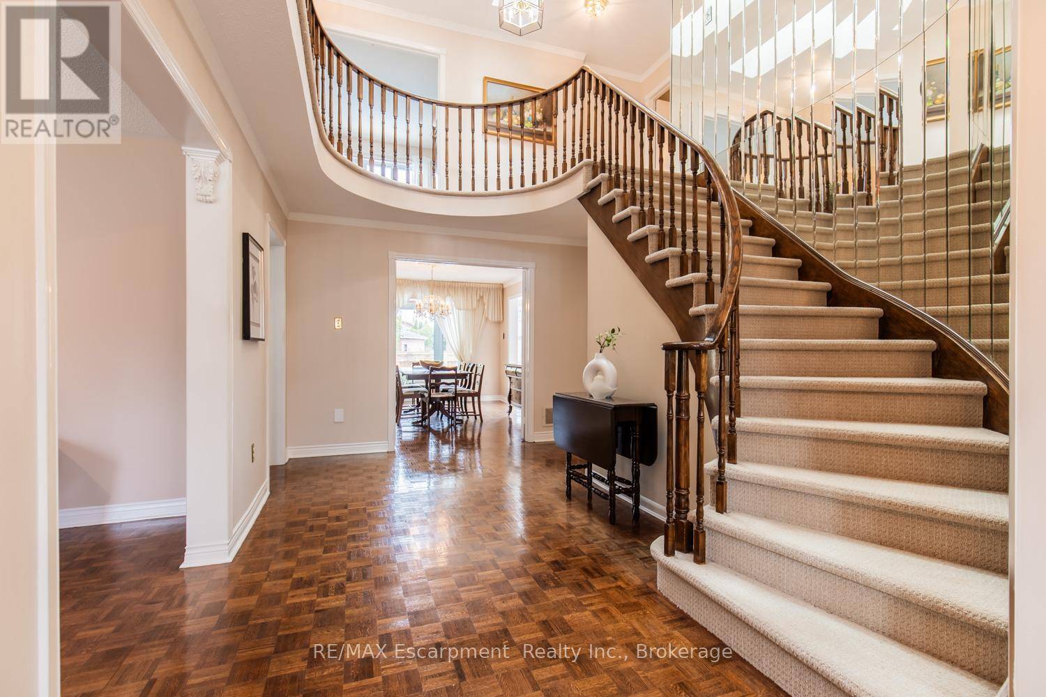Oakville (wc Wedgewood Creek), ON L6H3Y3,461 GOLDEN OAK DRIVE