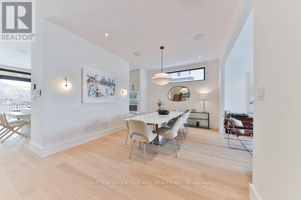 Toronto (stonegate-queensway), ON M8Y1Z5,5 BERNICE AVENUE