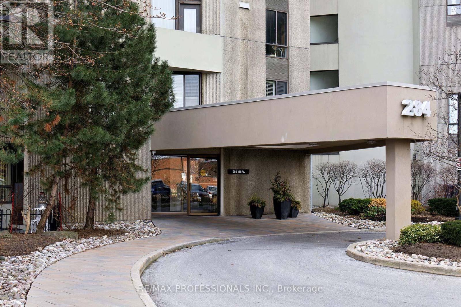 Toronto (markland Wood), ON M9C4W6,284 Mill RD #A20