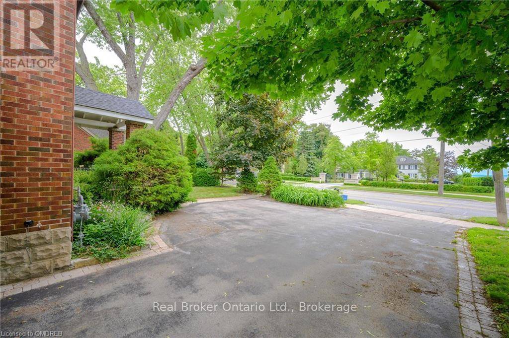 Burlington (brant), ON L7R1B3,2317 LAKESHORE ROAD