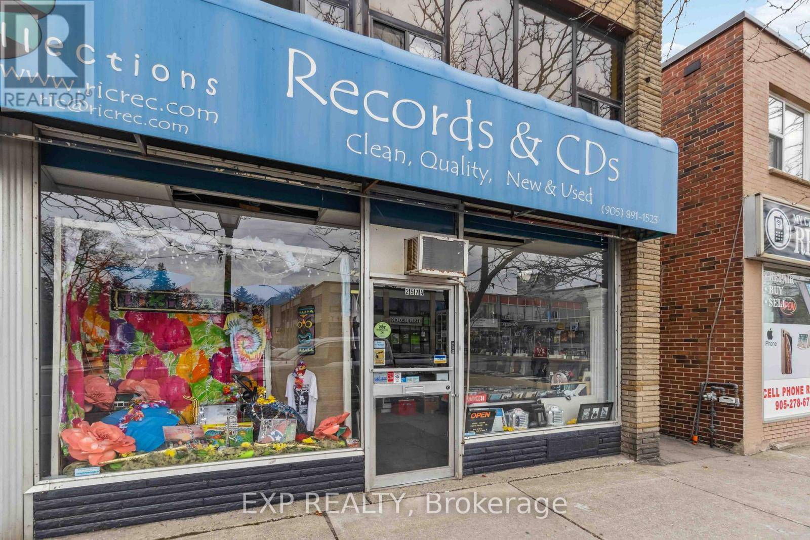 Mississauga (port Credit), ON L5G1G8,257 Lakeshore RD East #Main