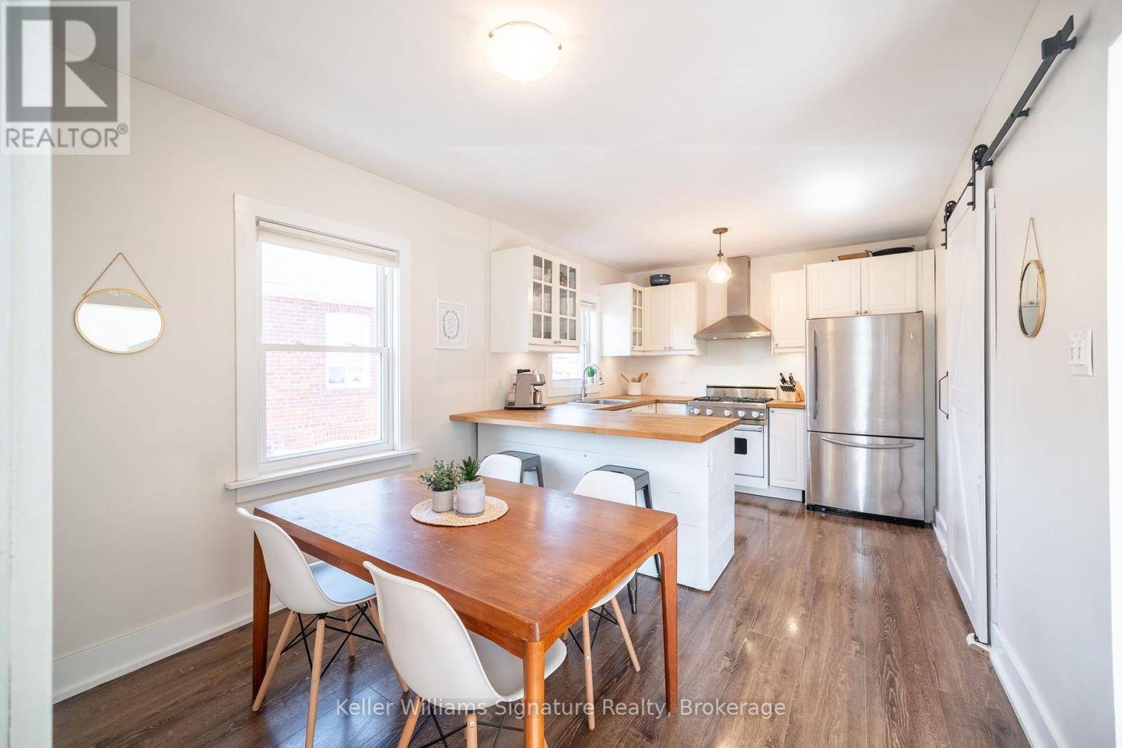 Oakville (co Central), ON L6K3E5,367 BARTOS DRIVE
