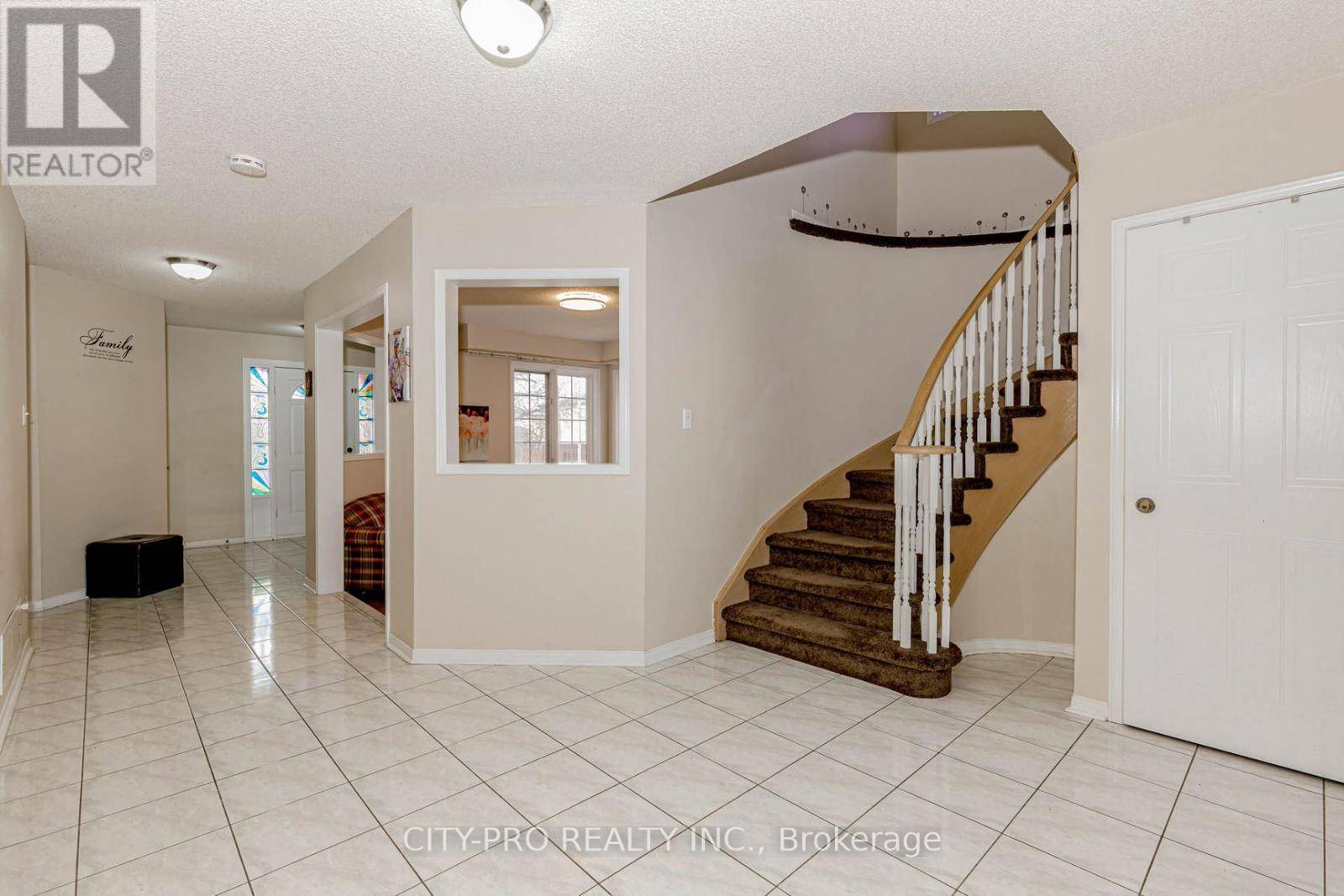 Mississauga (hurontario), ON L5R3V1,382 HARROWSMITH DRIVE