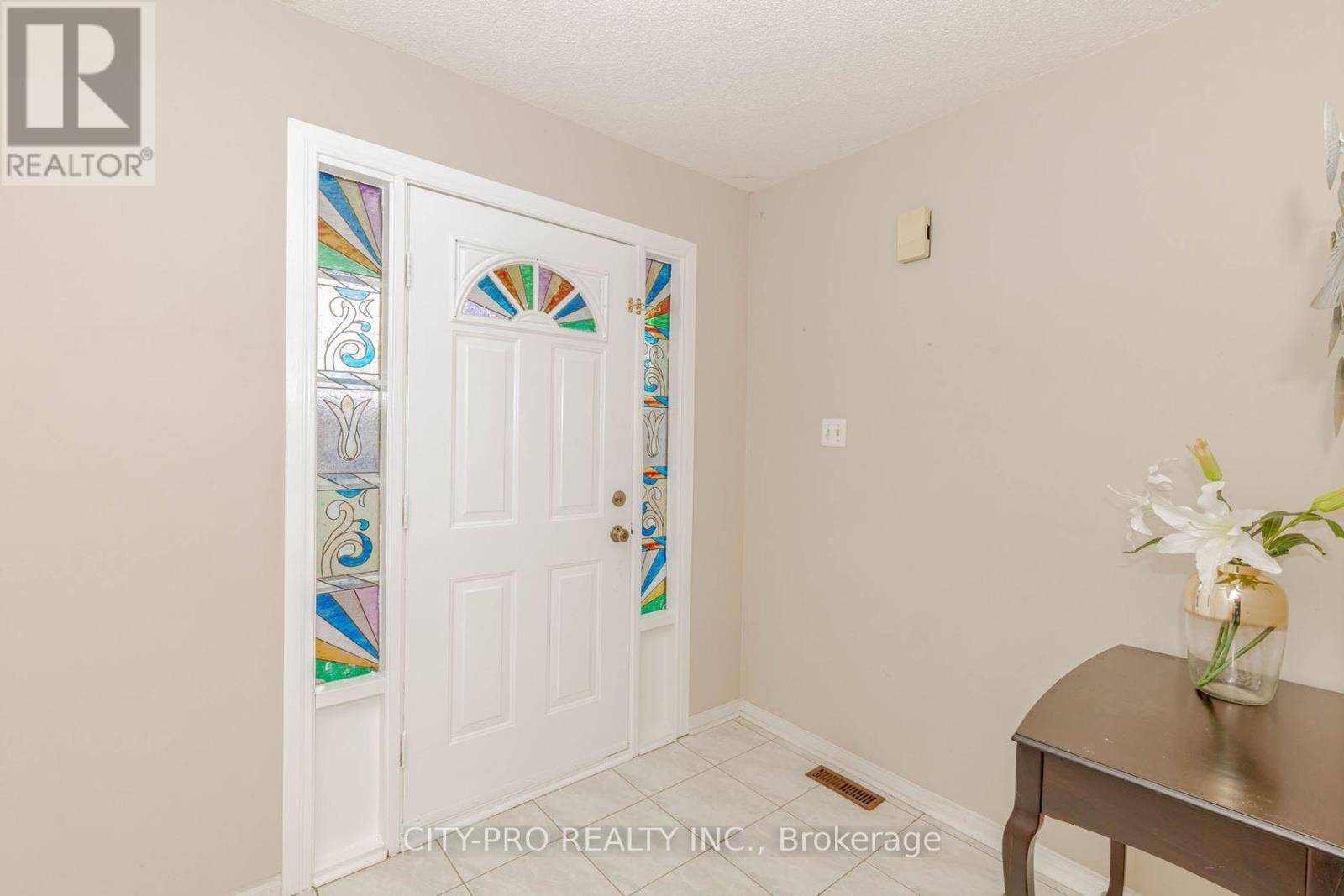 Mississauga (hurontario), ON L5R3V1,382 HARROWSMITH DRIVE