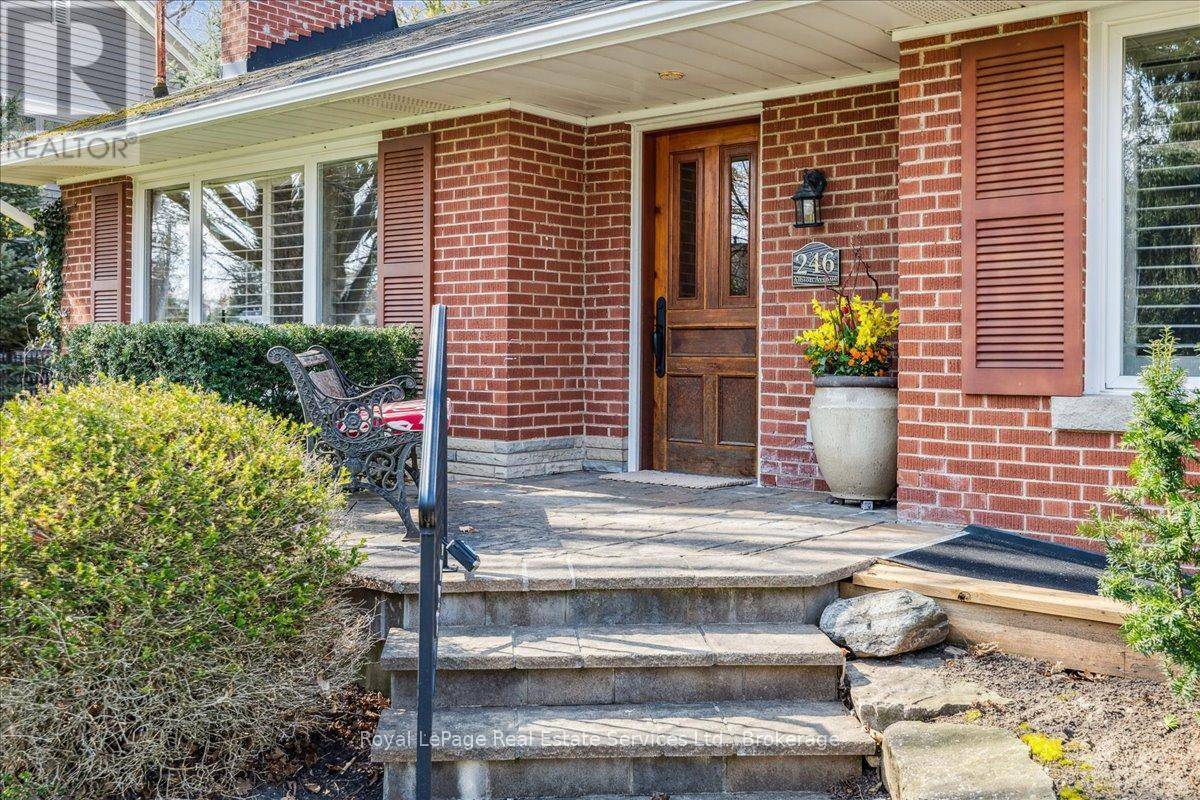 Oakville (mo Morrison), ON L6J4T5,246 ALBION AVENUE
