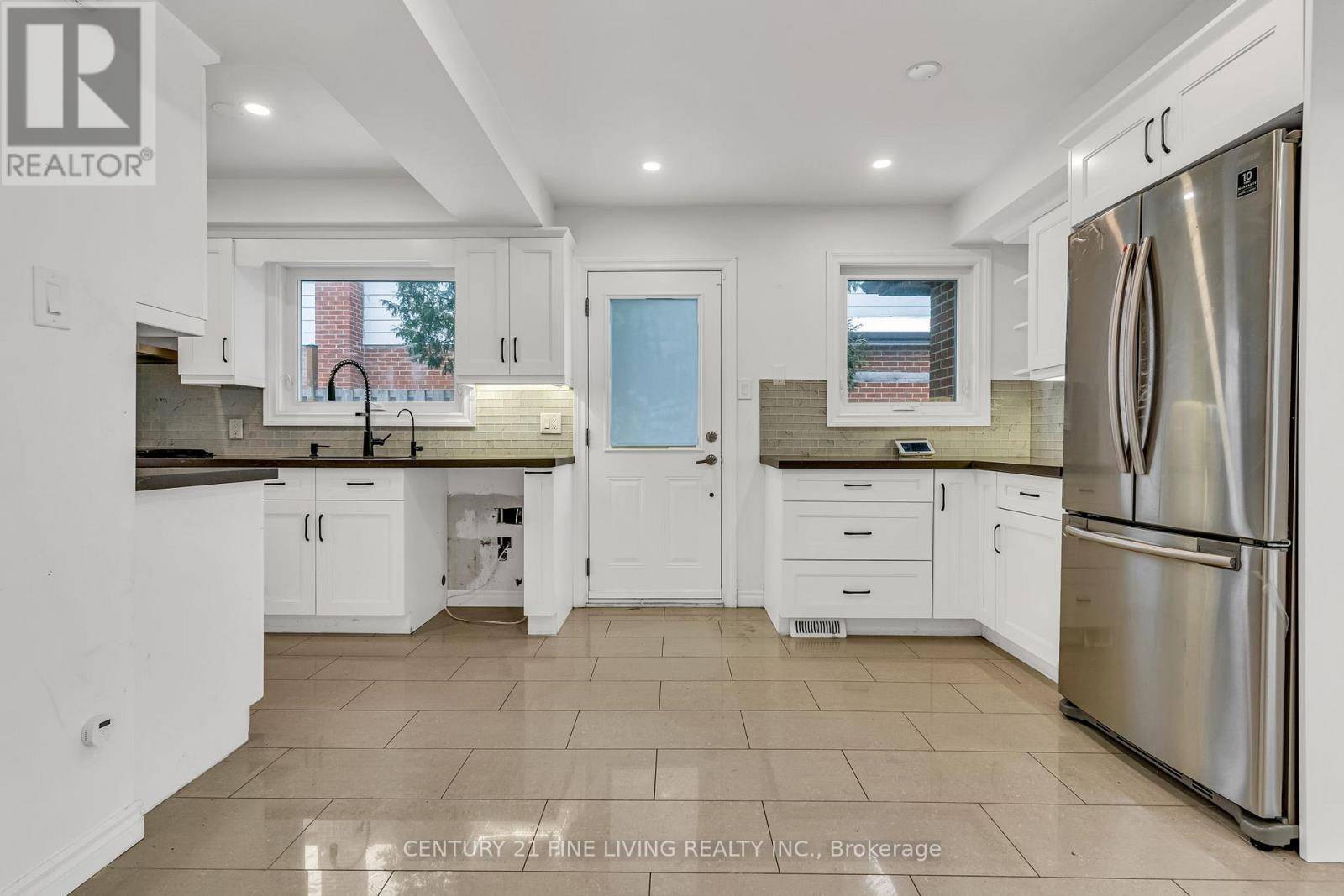 Brampton (brampton North), ON L6V2Y9,68 RADFORD DRIVE