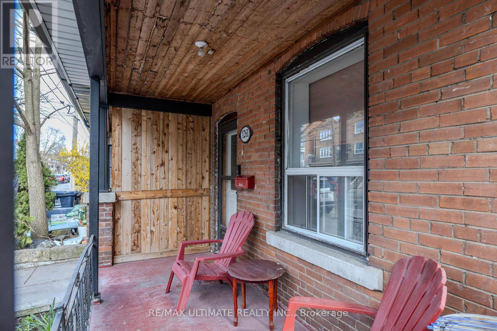 Toronto (dovercourt-wallace Emerson-junction), ON M6H2H2,1261 DAVENPORT ROAD