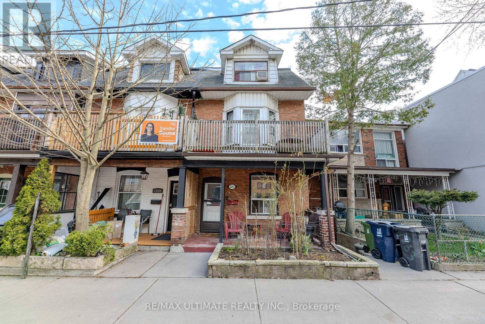 Toronto (dovercourt-wallace Emerson-junction), ON M6H2H2,1261 DAVENPORT ROAD