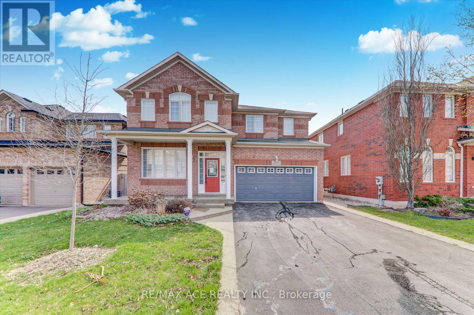 Oakville (wm Westmount), ON L6M4T7,2128 BLACKFOREST CRESCENT