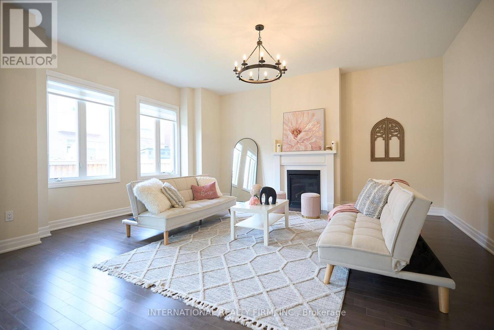 Oakville (go Glenorchy), ON L6H0Z4,63 MERLIN STREET
