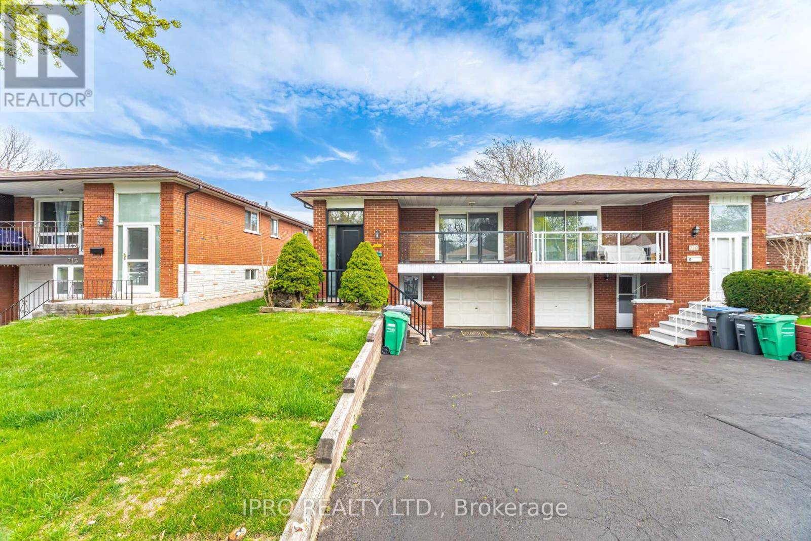 Mississauga (mississauga Valleys), ON L5A2V3,717 GREEN MEADOW CRESCENT E