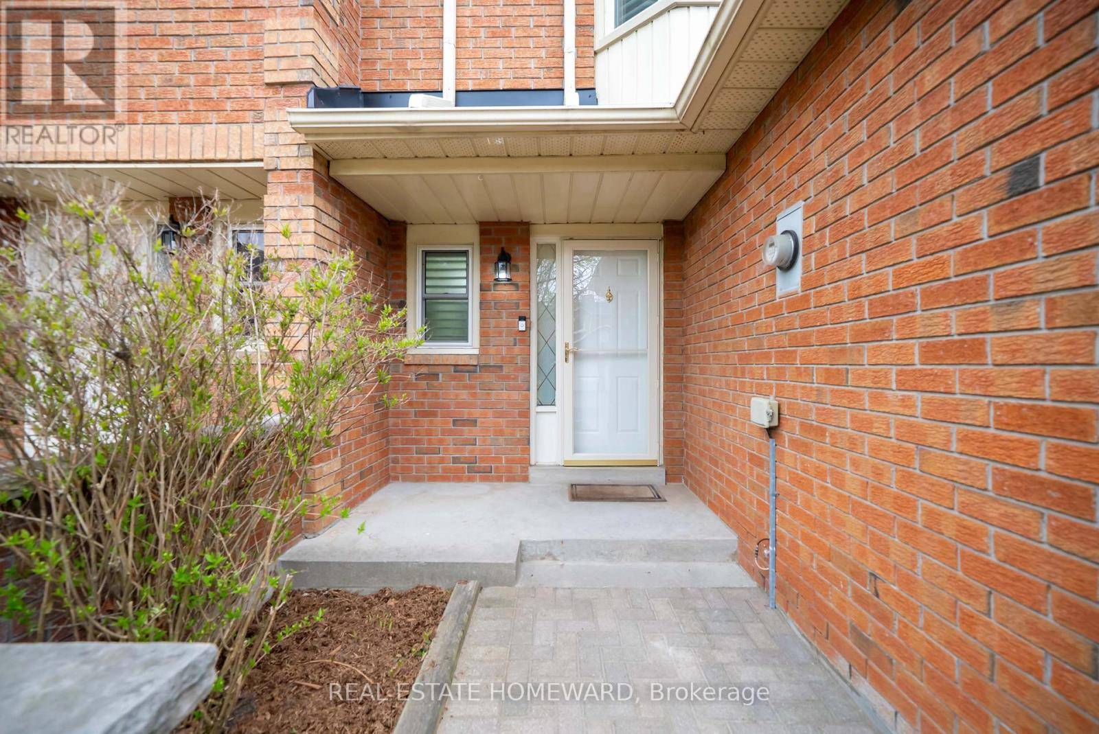 Oakville (br Bronte), ON L6L1C3,2314 Marine DR #2