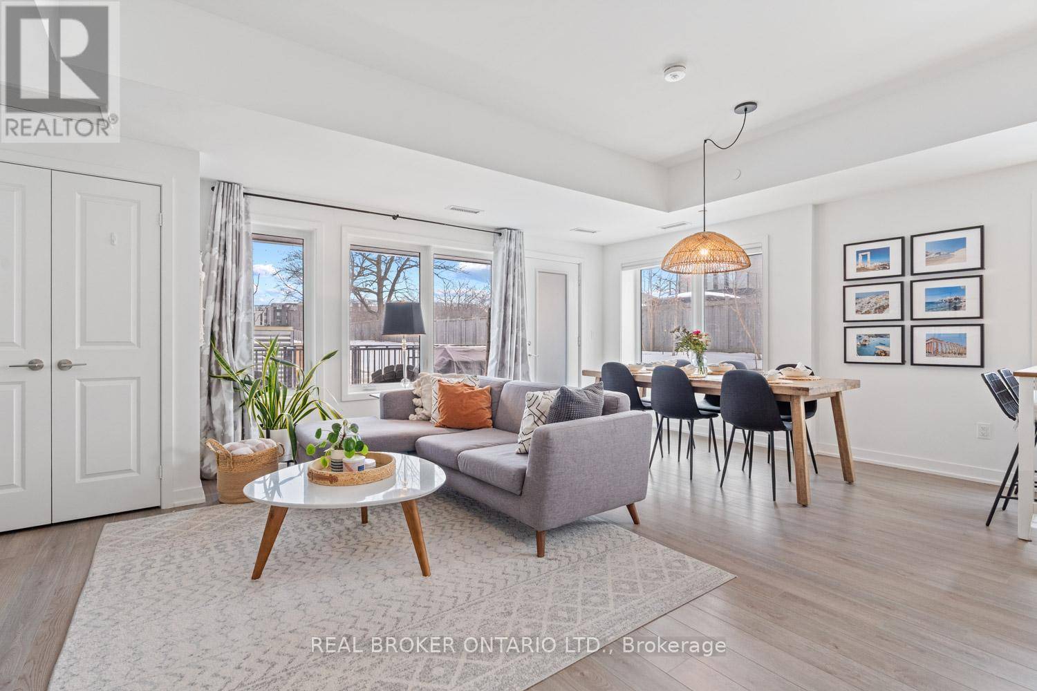 Toronto (downsview-roding-cfb), ON M3K2C5,155 Downsview Park BLVD #105