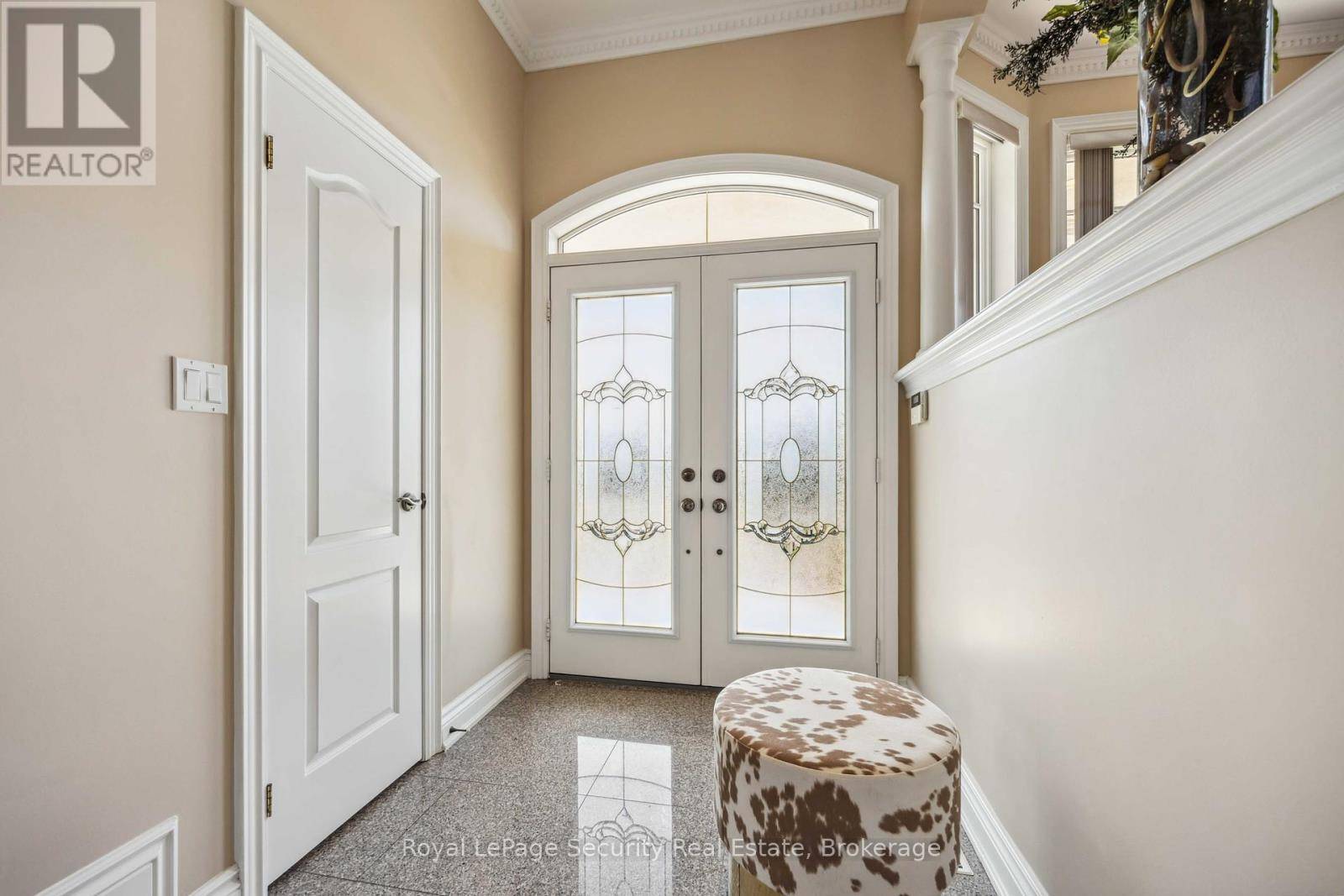 Toronto (briar Hill-belgravia), ON M6B1M3,1006 BRIAR HILL AVENUE