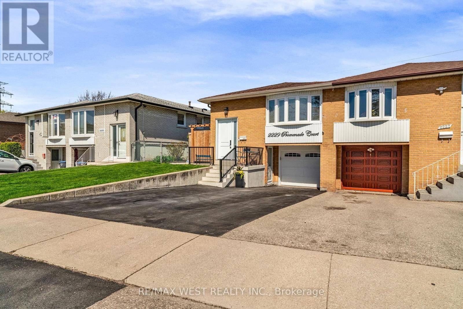 Mississauga (lakeview), ON L4Y3W8,2229 PROMENADE COURT